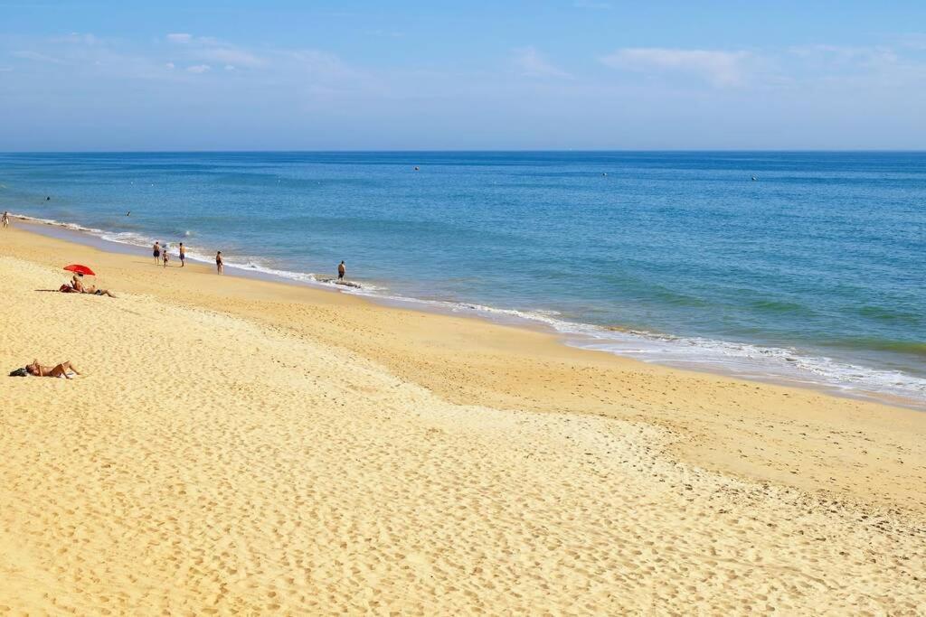 Apartamento Millenium Vista Mar- 2 Passos Da Praia Quarteira Eksteriør billede